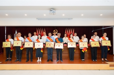 捷報(bào)傳喜 黨建領(lǐng)航 | 景興紙業(yè)黨委獲得多項(xiàng)榮譽(yù)